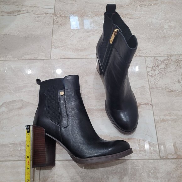 Tommy Hilfiger Britton Women’s Ankle Boots. Leather. Black. Gold tone. Size 7.5. - Picture 9 of 14